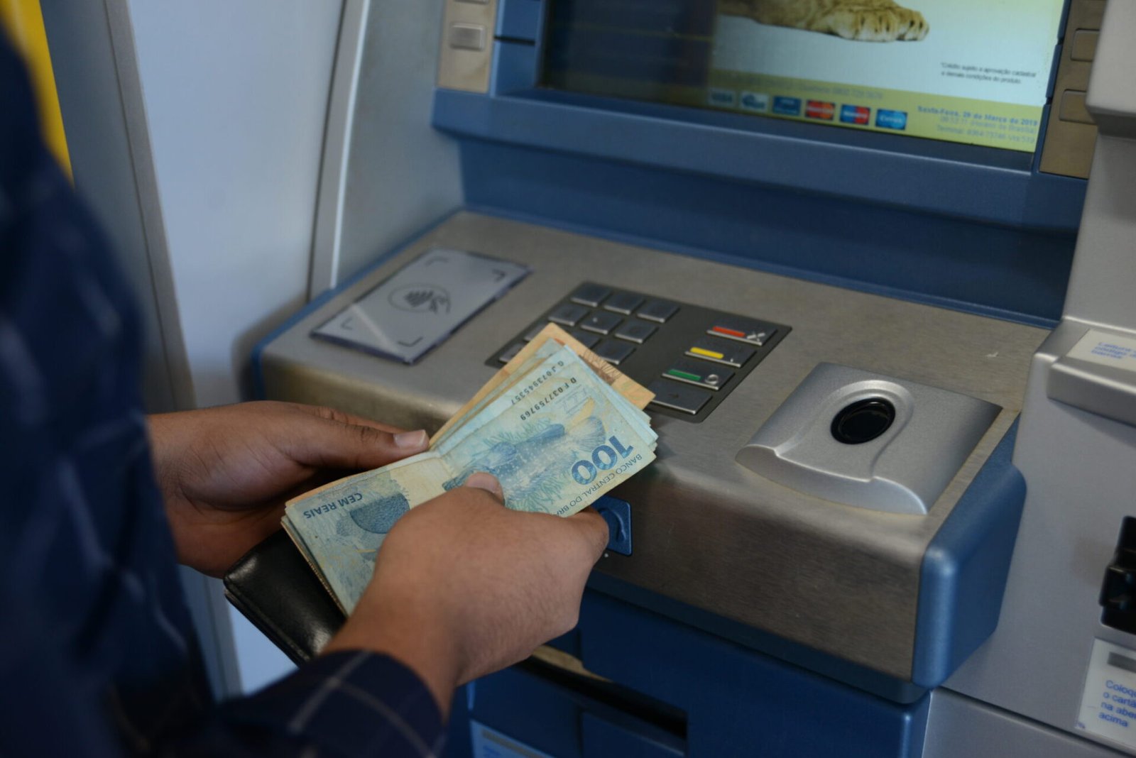 Caixa eletrônico e pagamento .